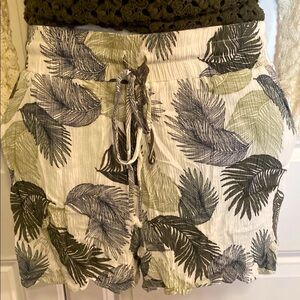 Blue Rain Leaf Print Women's Shorts, sz Medium